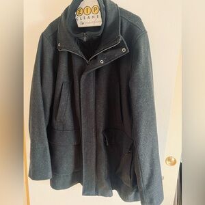 Like new charcoal gray wool men’s car coat.  
Roundtree and York XL